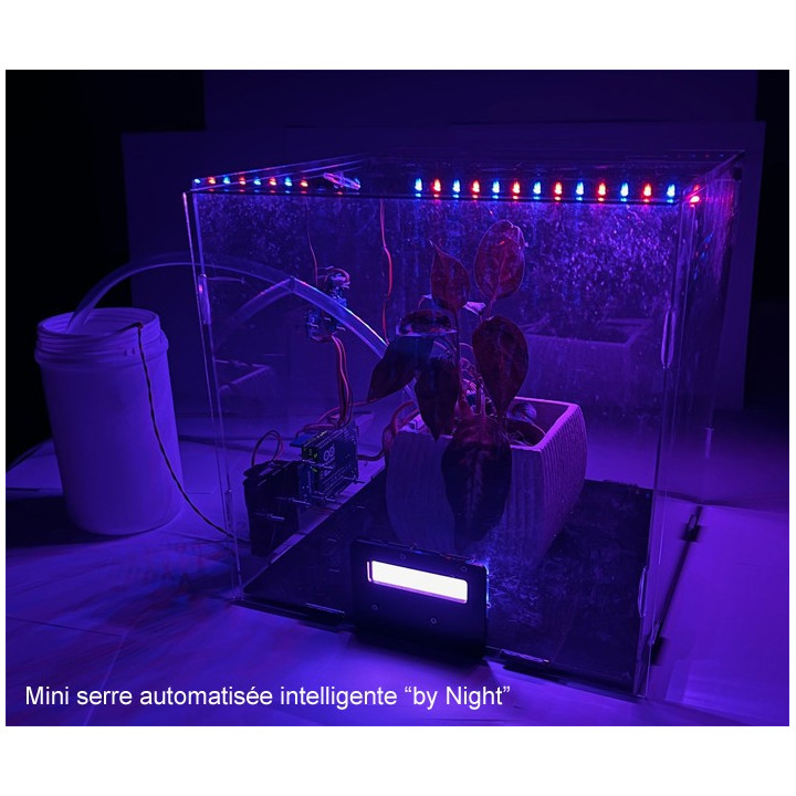 Mini serre automatisée intelligente base Arduino (by night)
