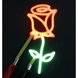 Rose en led filament rigide ( rouge et vert ) une fois allumée