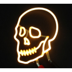 Crane tête de mort en led filament ( blanc chaud ) une fois alimenté