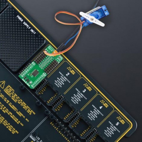 Exemple d'utilisation du module pilotage servomoteurs Servo 3 Click MIKROE-6837