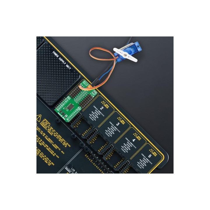 Exemple d'utilisation du module pilotage servomoteurs Servo 3 Click MIKROE-6837