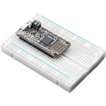Feather M4 Express avec ATSAMD51 sur une breadboard