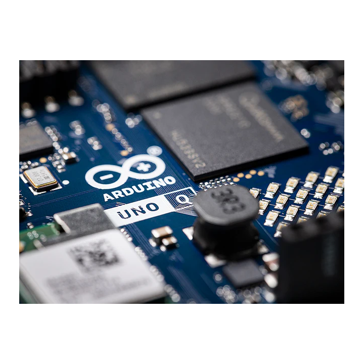 Vue détaillée de l'arduino UNO Q ABX00162 version 4 Go