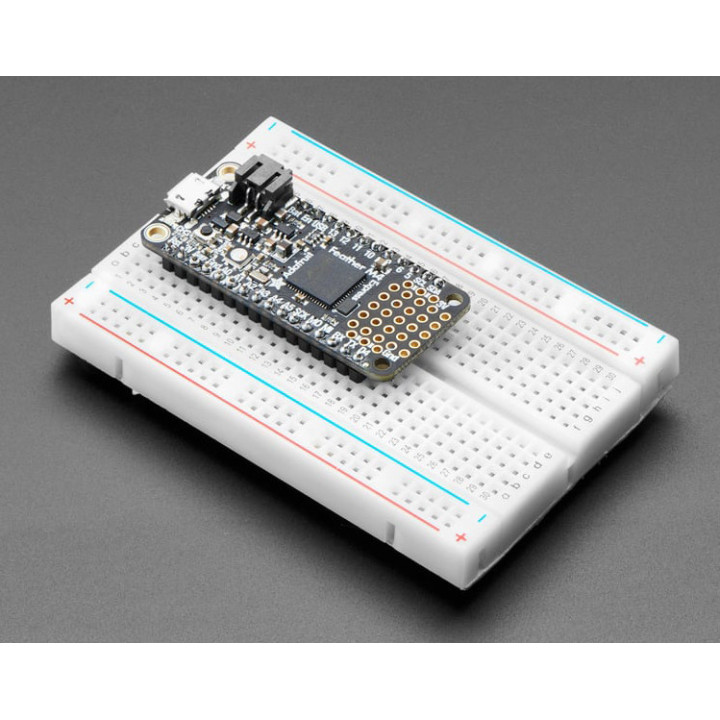 Exemple d'utilisation du module du module Feather M4 Express avec ATSAMD51 sur une breadboard