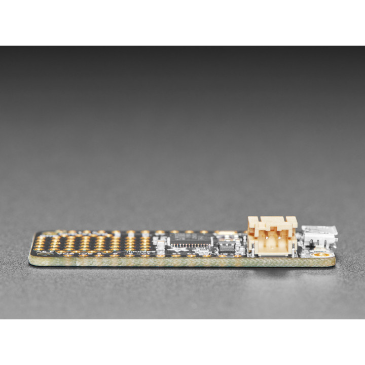 Vue sur la tranche du Module Feather M0 Basic Proto