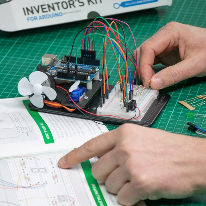 Exemple de mise en œuvre du Inventor’s kit Kitronik pour Uno