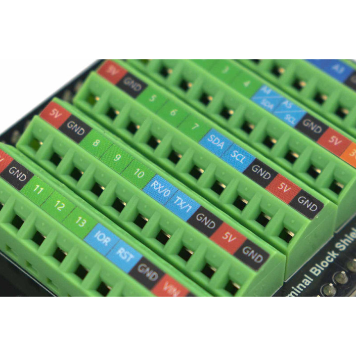 Gros plan des borniers du Shield borniers à vis pour Arduino Uno
