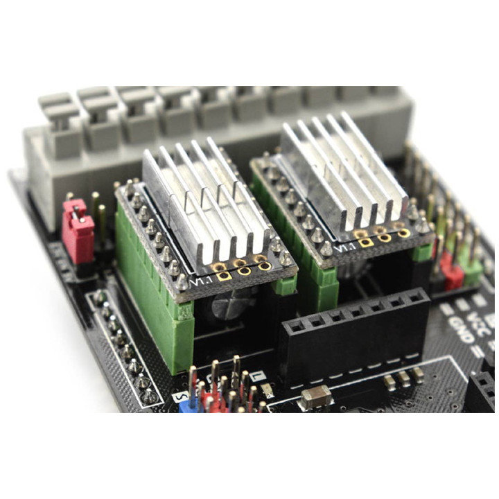 Gros plan sur les modules drivers du Shield 2 moteurs pas-à-pas DRI0023