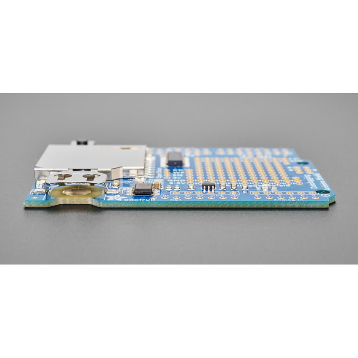 Vue sur la tranche du Shield data logging ADA1141