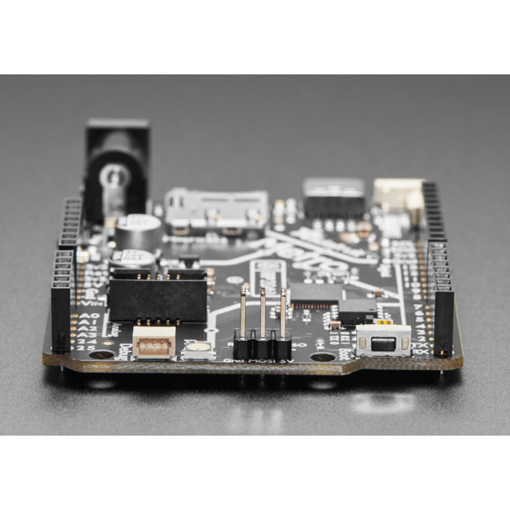 Vue de côté de la carte Adafruit Metro RP2040