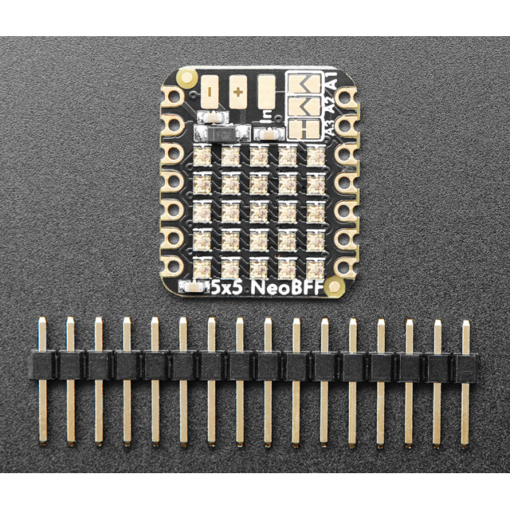 La matrice à leds 5 x 5 Adafruit 5646 NeoPixel pour XIAO et son connecteur