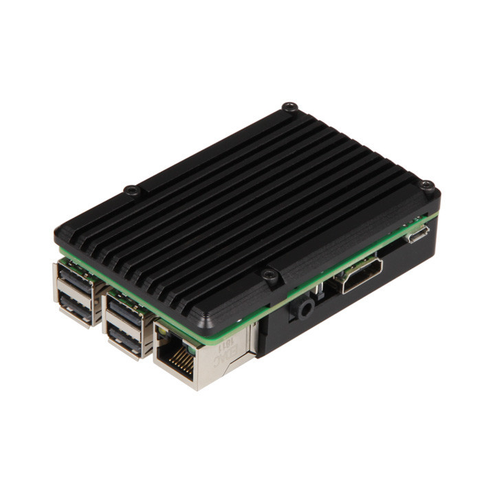 Vue de dessous du boîtier aluminium ventilé équipée d'une carte Raspberry Pi 3 B+