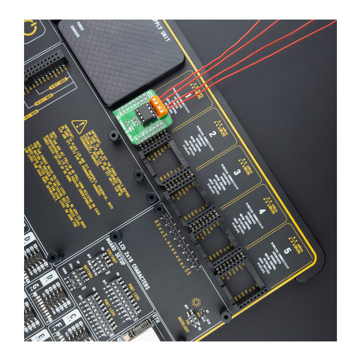 Exemple d'utilisation du module Isolateur de bus I2C Isolator 3 Click sur une carte Mikroelektronika
