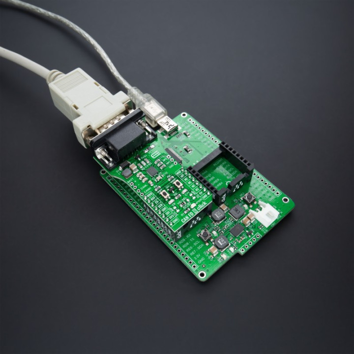 Exemple d'application du contrôleur CAN FD click - MIKROE-4572 sur une carte Mikroelektronika