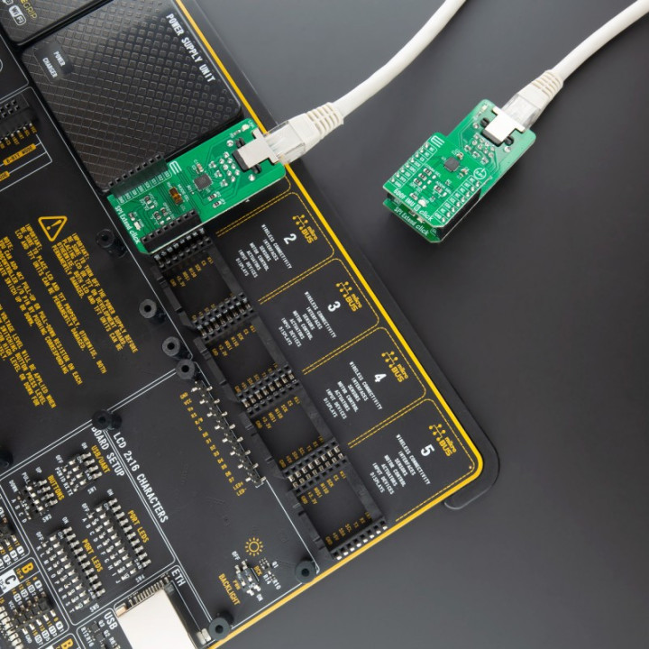 Exemple d'utilisation du module SPI Extend Click - MIKROE-4184 sur une carte Mikroelektronika