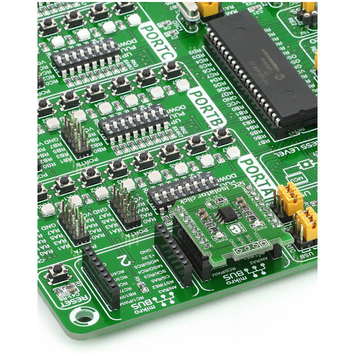 Platine Mikroelektronika équipée du module isolateur de bus I2C Isolator Click - MIKROE-1878