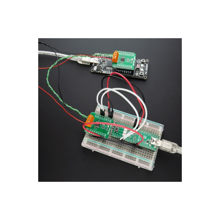Exemple d'application du module d'interface ISO 9141 Click - MIKROE-4331 avec une breadboard
