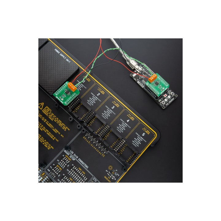 Exemple d'application du module d'interface ISO 9141 Click - MIKROE-4331 sur une carte Mikroelektronika