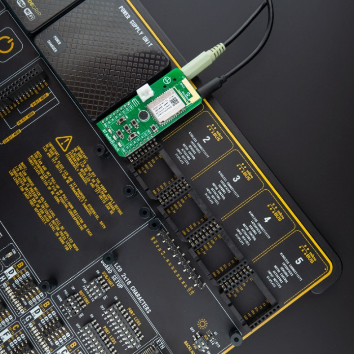Utilisation sur une carte Mikroelektronika du module BT Audio 2 Click BM62 - MIKROE-4117