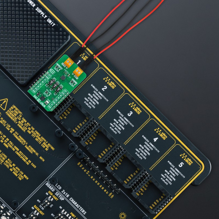 Utilisation sur une carte Mikroelektronika du convertisseur DAC 18 click - MIKROE-6137 base DAC539G2-Q1