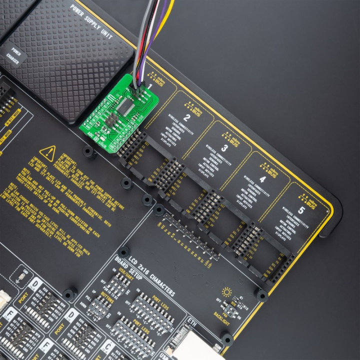 Utilisation sur une carte Mikroelektronika du convertisseur ADC 13 click - MIKROE-4743