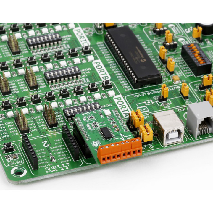 Exemple d'utilisation sur une carte Mikroelektronika du convertisseur ADC 3 click - MCP3428 - MIKROE-1894