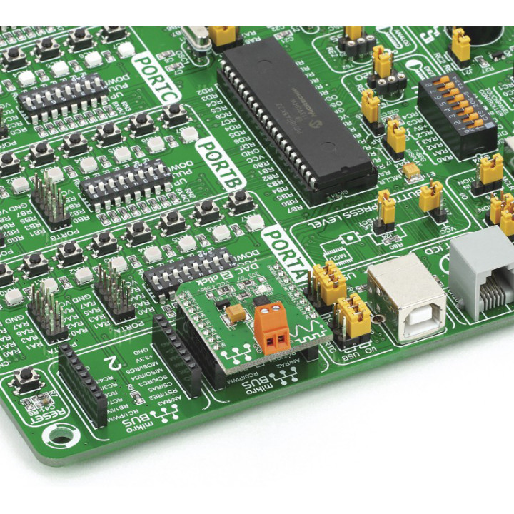 Exemple d'utilisation sur une carte Mikroelektronika du convertisseur DAC2 Click base LTC2601CDD - MIKROE-1918
