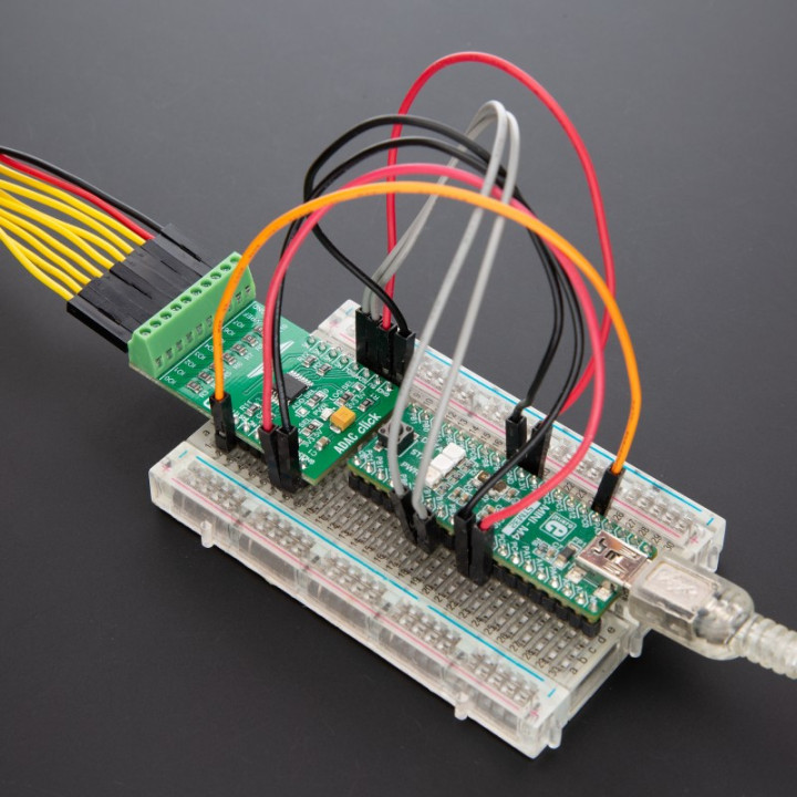 Exemple d'utilisation sur une breadboard du convertisseur ADAC Click - base AD5593R - MIKROE-2690