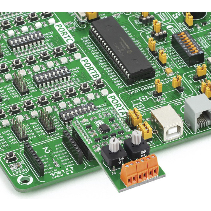 Utilisation sur une carte Mikroelektronika du module Comparator Click board - MIKROE-1915