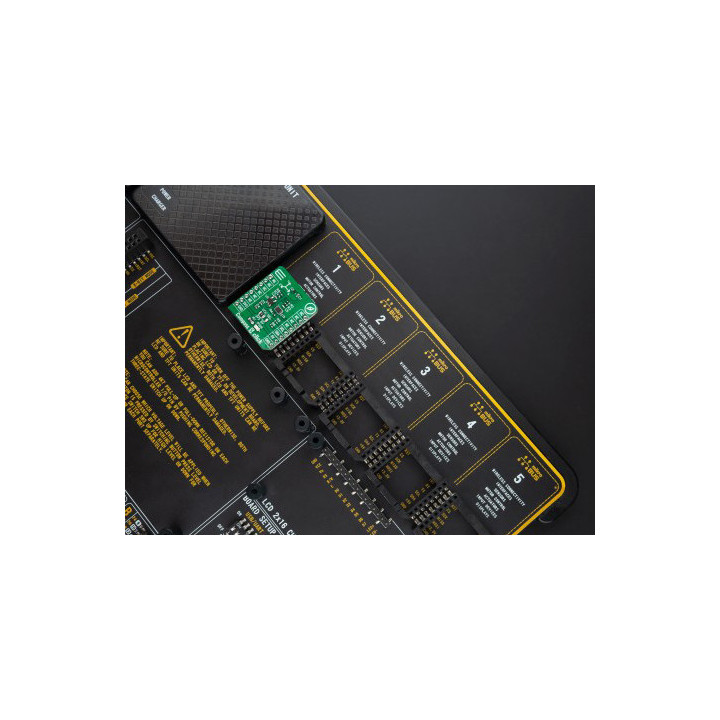 Exemple d'utilisation du module boussole 3 axes Compass 5 Click MIKROE-4366