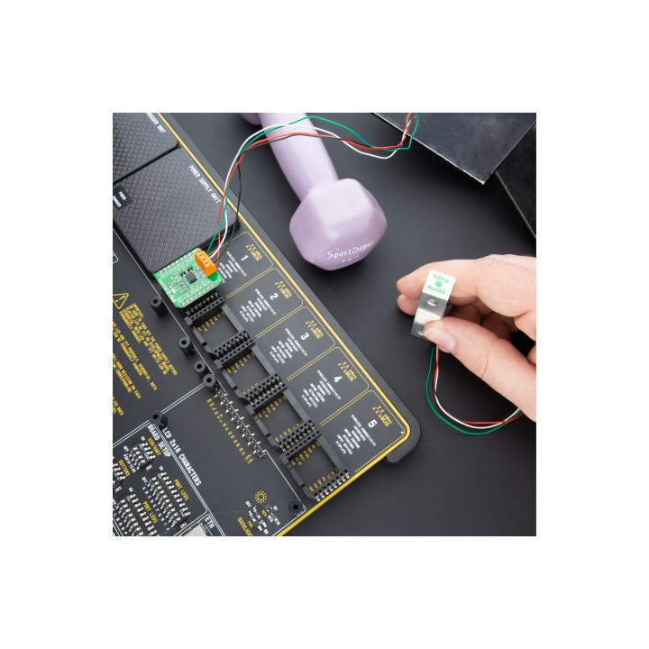 Exemple d'utilisation du module Load cell 4 Click MIKROE-4458 pour capteur de charge