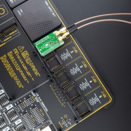 Exemple d'utilisation du module CLOCK GEN 5 click MIKROE-4413