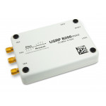 Vue de côté de la platine Ettus USRP B200mini dans son boitier optionnel