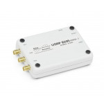 Vue de côté de boitier une fois la carte Ettus USRP B205mini-i logée dedans