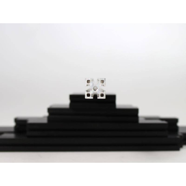 Autre vue de coupe d'un profilé du starter kit MakerBeam XL Regular noir