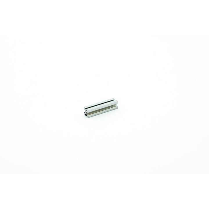Vue d'un profilé MakearBeam aluminium clair 40 mm (8 pcs)