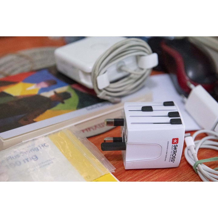 MUV USB (2xA) Adaptateur de voyage mondial compact à 2 pôles avec 2 ports USB intégrés  - 8