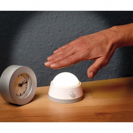 Veilleuse LED / lampe d'orientation avec détecteur de mouvement infrarouge (lumière douce avec interrupteur poussoir et piles) Veilleuse LED / lampe d'orientation avec détecteur de mouvement infrarouge (lumière douce avec interrupteur poussoir et piles)