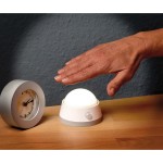 Veilleuse LED / lampe d'orientation avec détecteur de mouvement infrarouge (lumière douce avec interrupteur poussoir et piles) Veilleuse LED / lampe d'orientation avec détecteur de mouvement infrarouge (lumière douce avec interrupteur poussoir et piles)