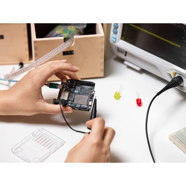 Utilisation de l'Arduino UNO R4 WiFi ABX00087