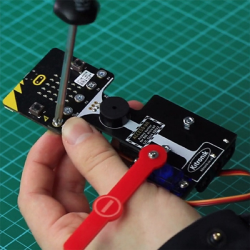 Exemple d'utilisation de la platine ACCES:bit sur une carte micro:bit