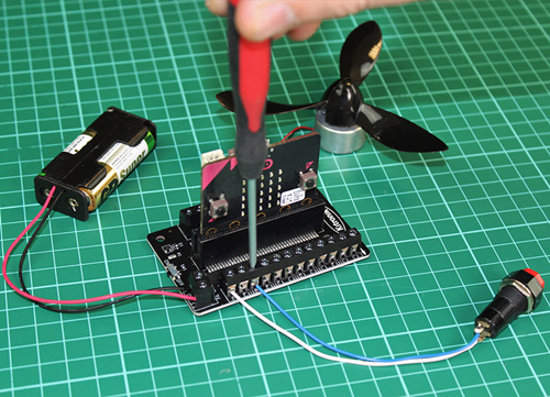 Exemple d'utilisation de la platine bornier KITRO5651 pour micro:bit